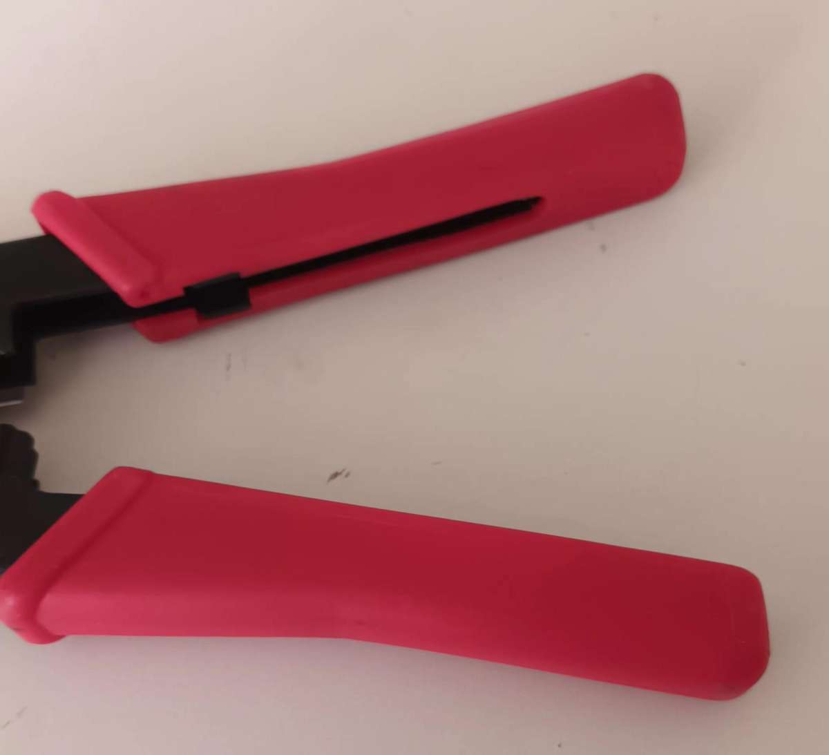 Crimping Tool for Modular Connections.
