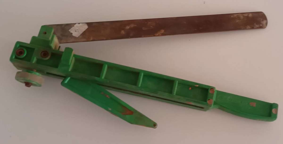 Ceramic Tile Cutter.