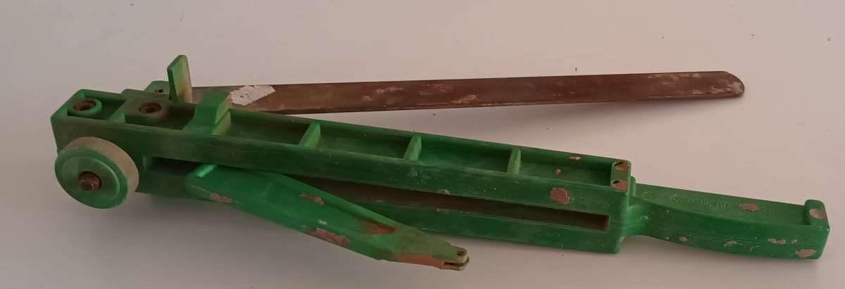 Ceramic Tile Cutter.