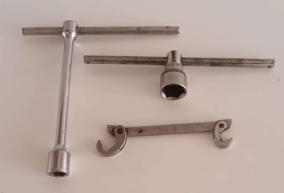 Socket Extenders/Tools.