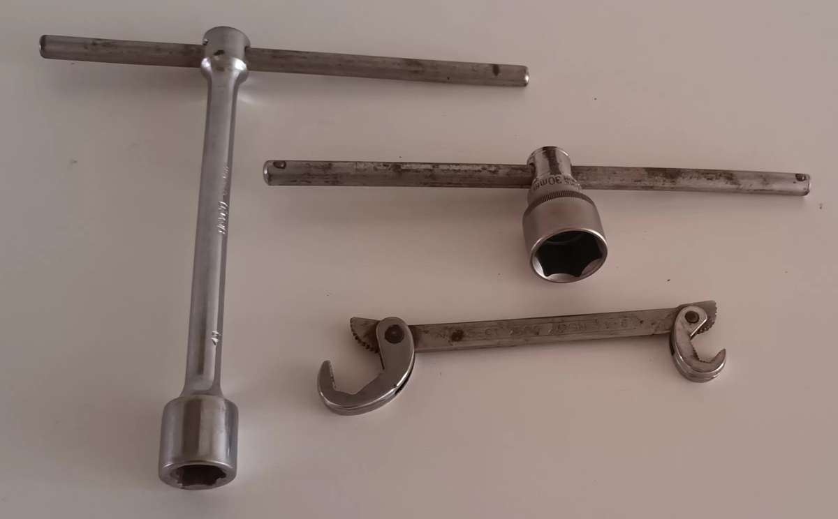 Socket Extenders/Tools.