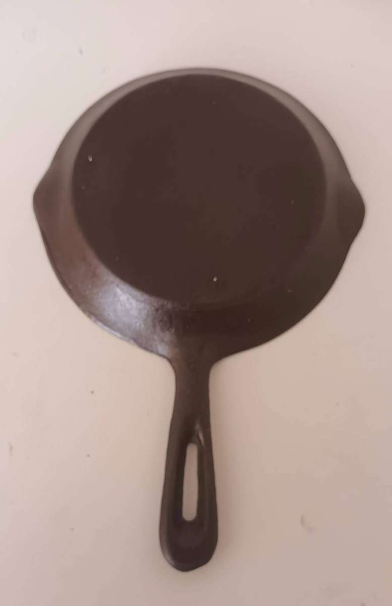 Vintage 6" Miniature Cast Iron Skillet. Made in Taiwan.