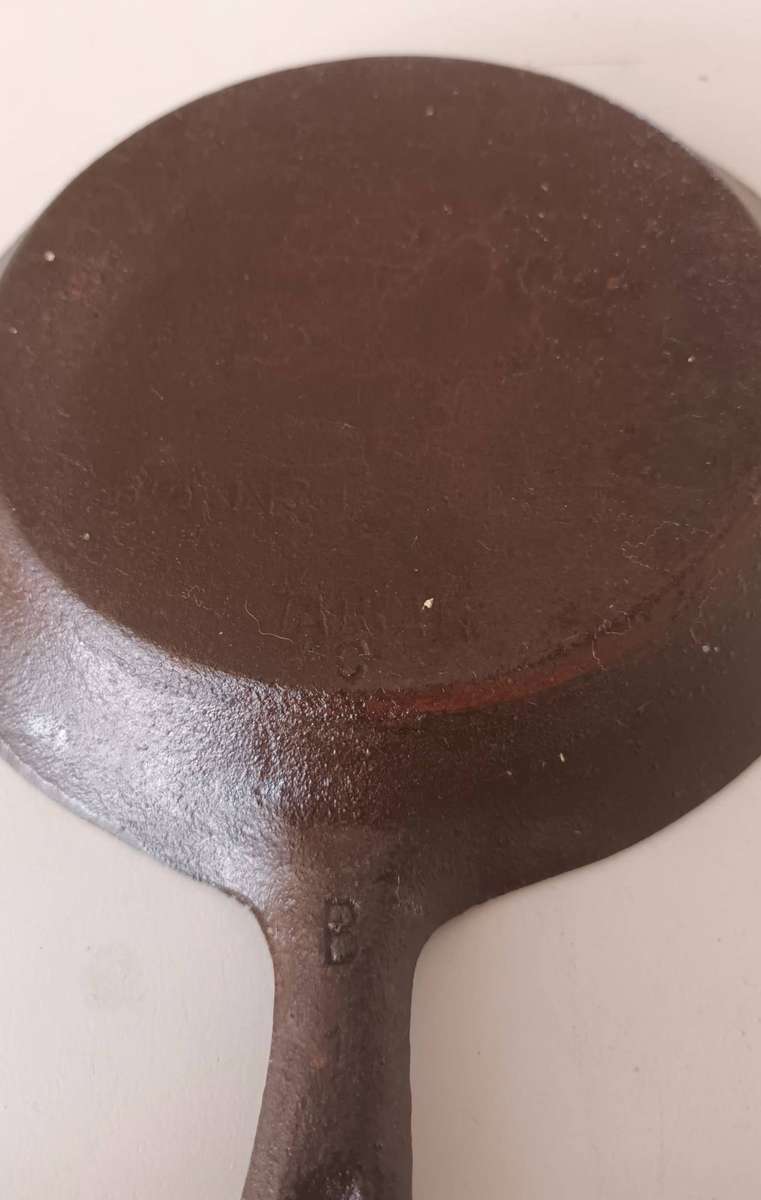 Vintage 6" Miniature Cast Iron Skillet. Made in Taiwan.