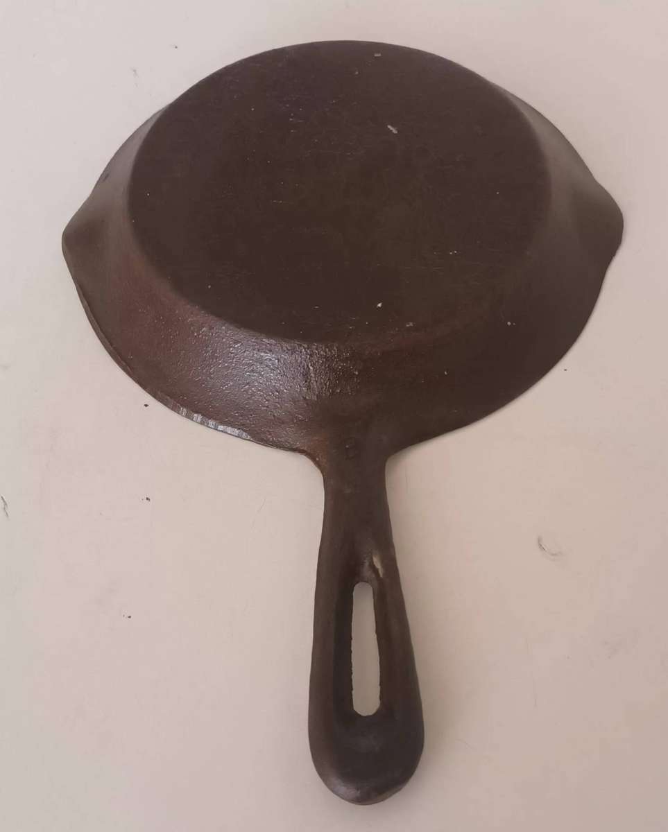 Vintage 6" Miniature Cast Iron Skillet. Made in Taiwan.
