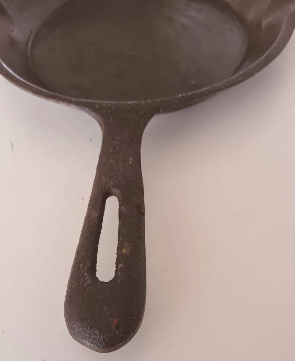 Vintage 6" Miniature Cast Iron Skillet. Made in Taiwan.