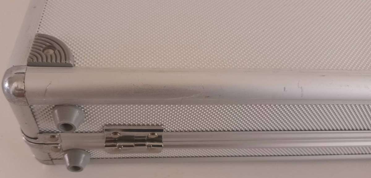 Stunning Lockable Watch Case. Holds 23 Watches. Comes with Keys.