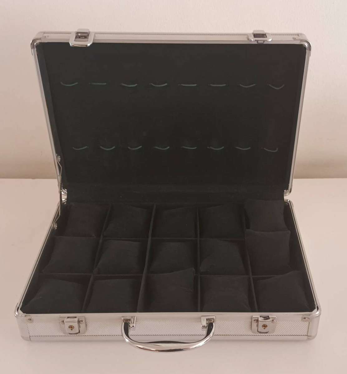 Stunning Lockable Watch Case. Holds 23 Watches. Comes with Keys.