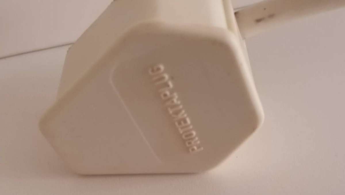 5 Socket Power Surge Protector Adapter Plug.