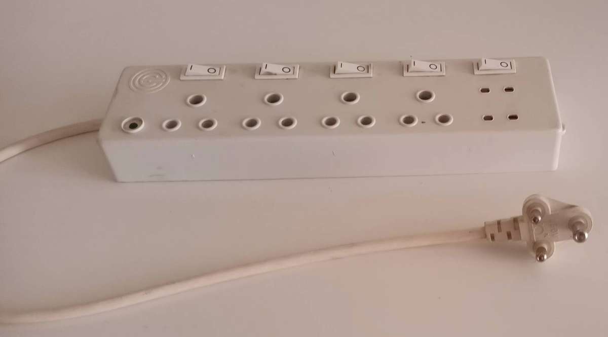 6 Socket Adapter Plug.