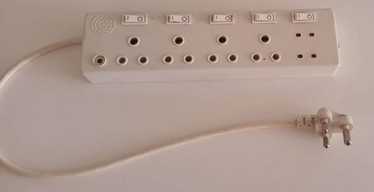 6 Socket Adapter Plug.