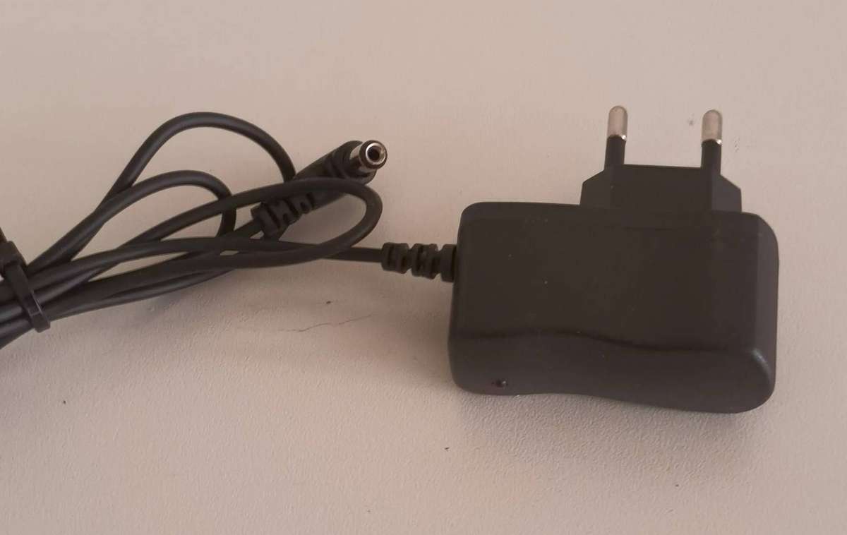 15V 1A Charger.