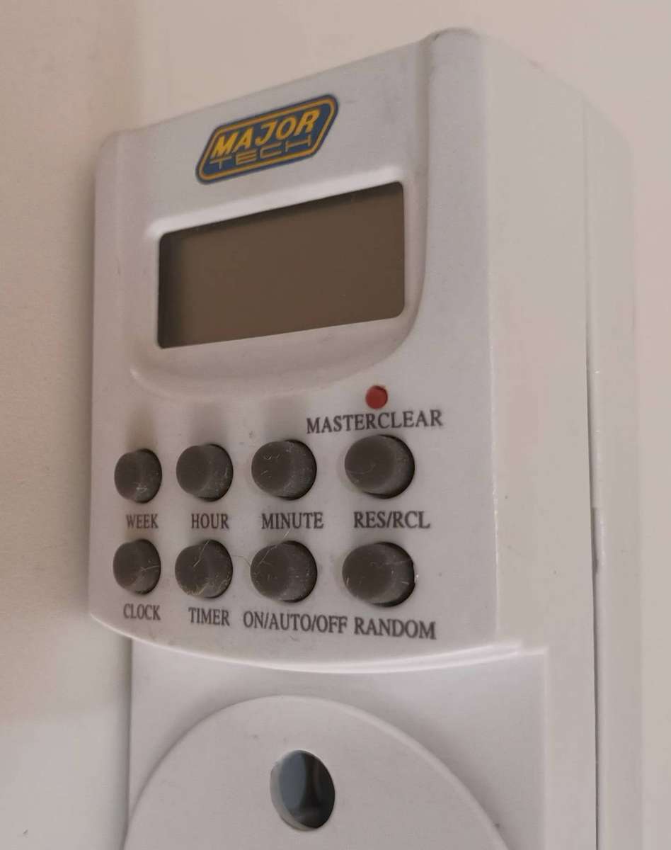 MAJOR MTD7 8 ON/OFF DIGITAL PROGRAMABLE TIMER.