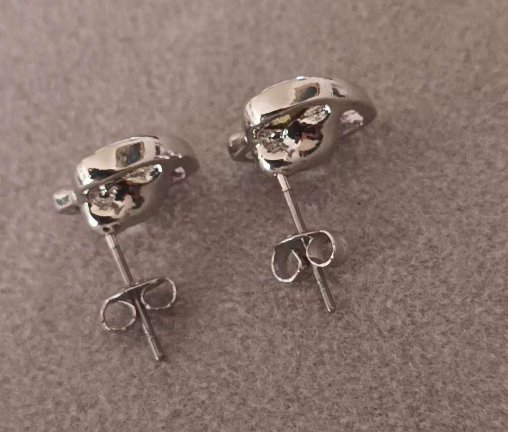 Sterling Silver Amethyst Earrings.