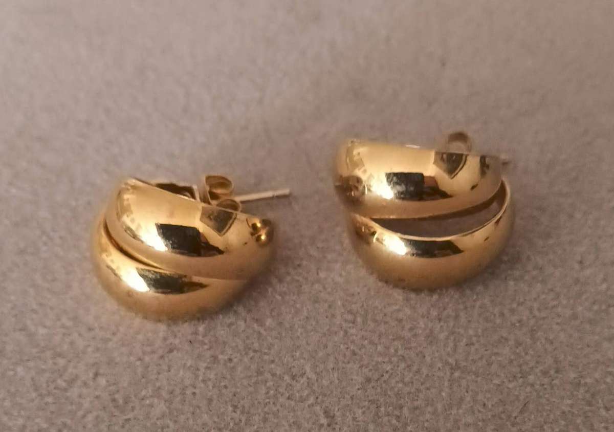 Stunning Gold-Plated Earrings.