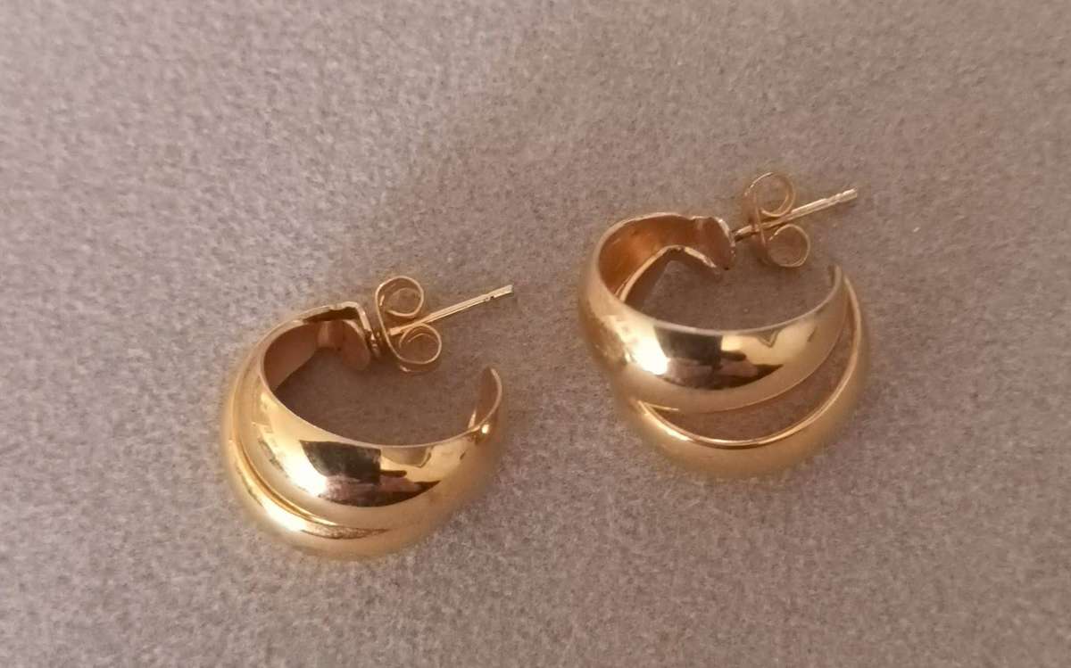 Stunning Gold-Plated Earrings.