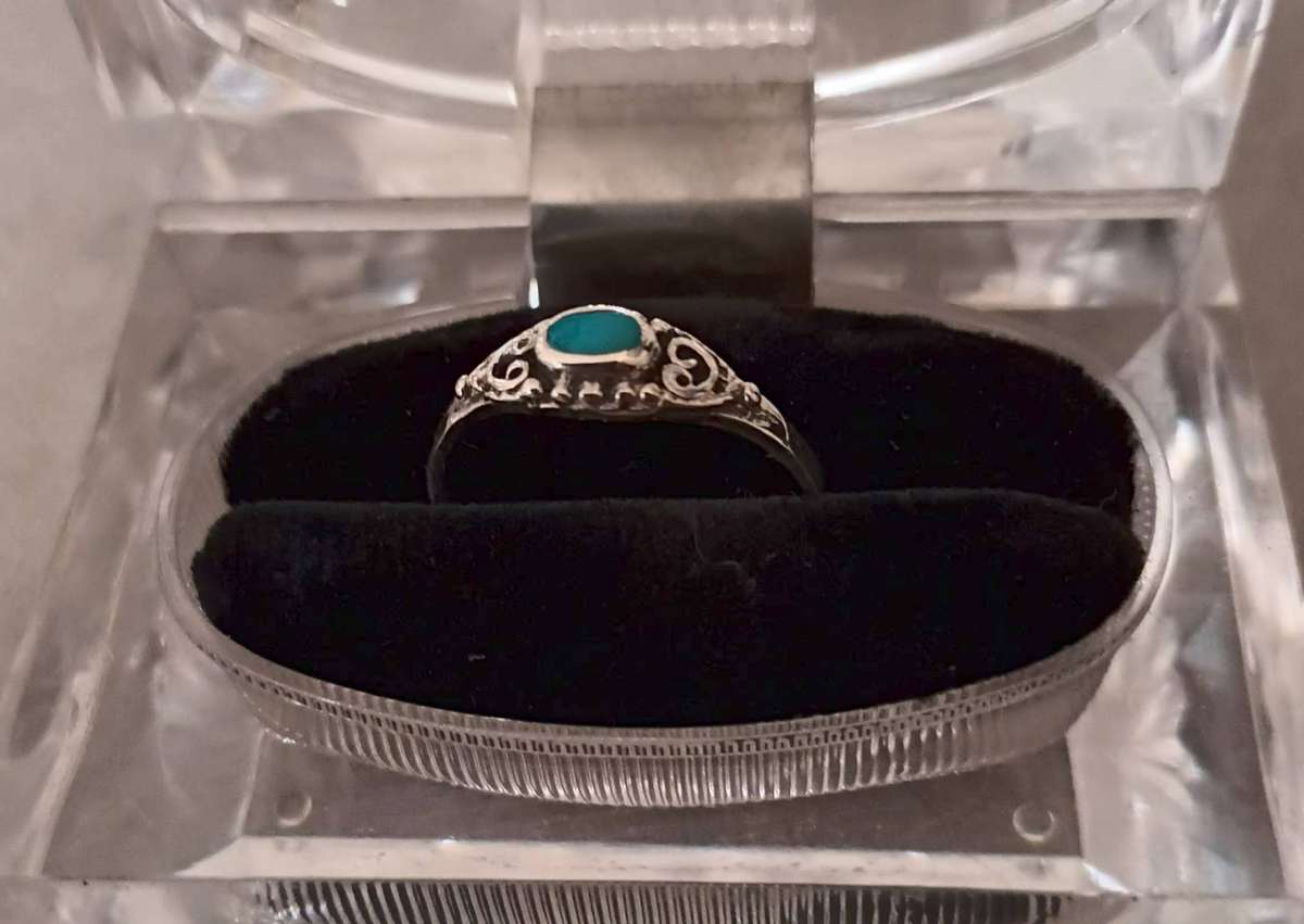 Beautiful Sterling Silver Ring with Turquoise Stone.