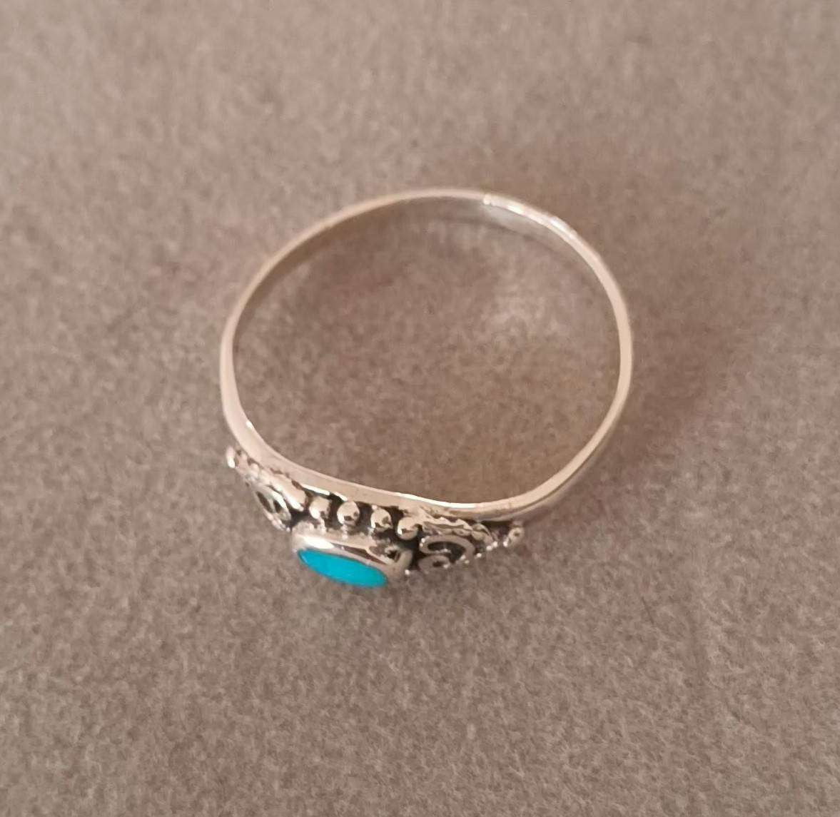 Beautiful Sterling Silver Ring with Turquoise Stone.