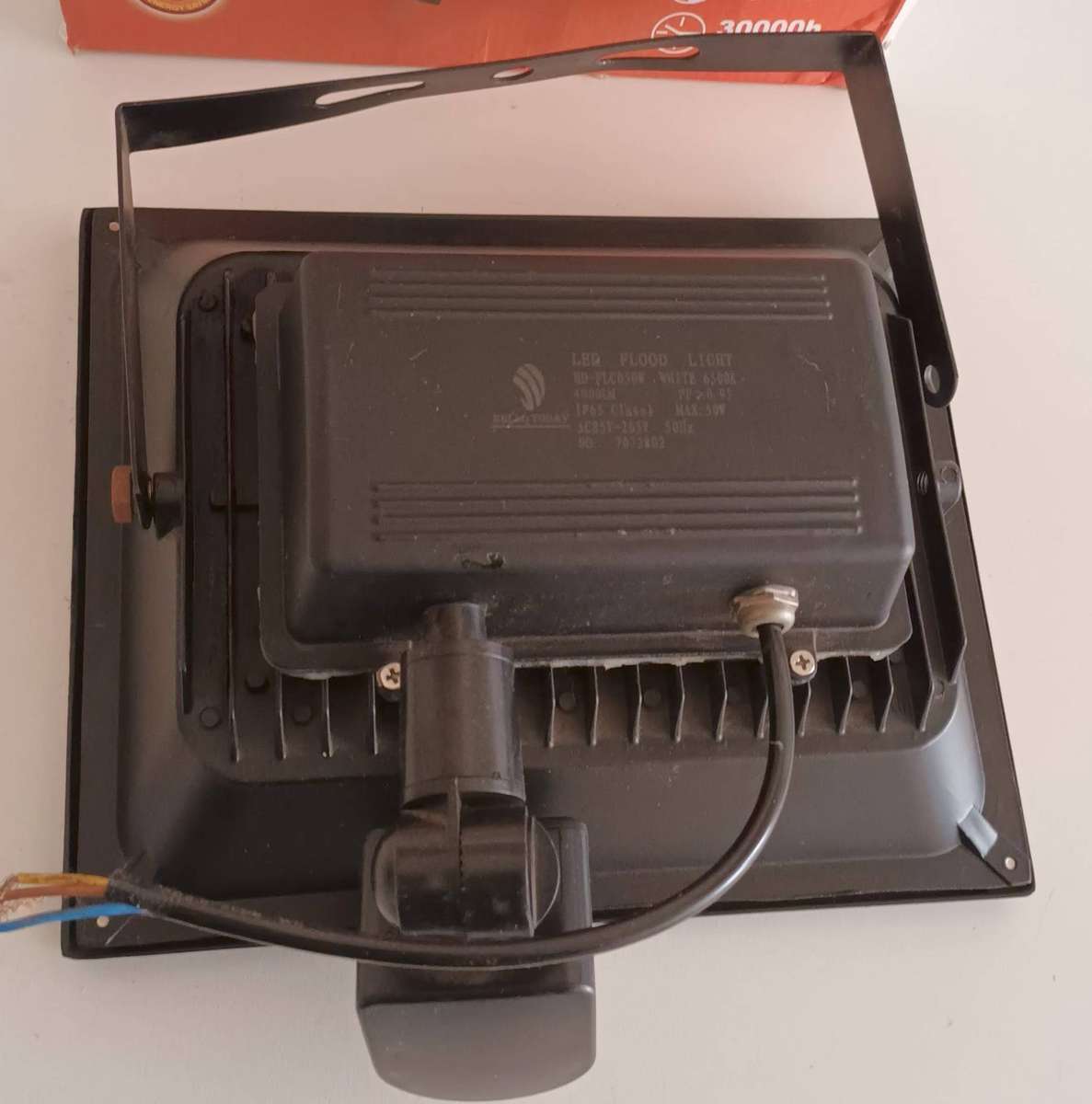 PIR MOTION SENSOR LED FLOOD LIGHT.