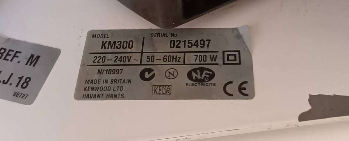 KENWOOD CHEF KM300 WITH LIQUIDIZER, 3X ATTACHMENTS AND COVER.