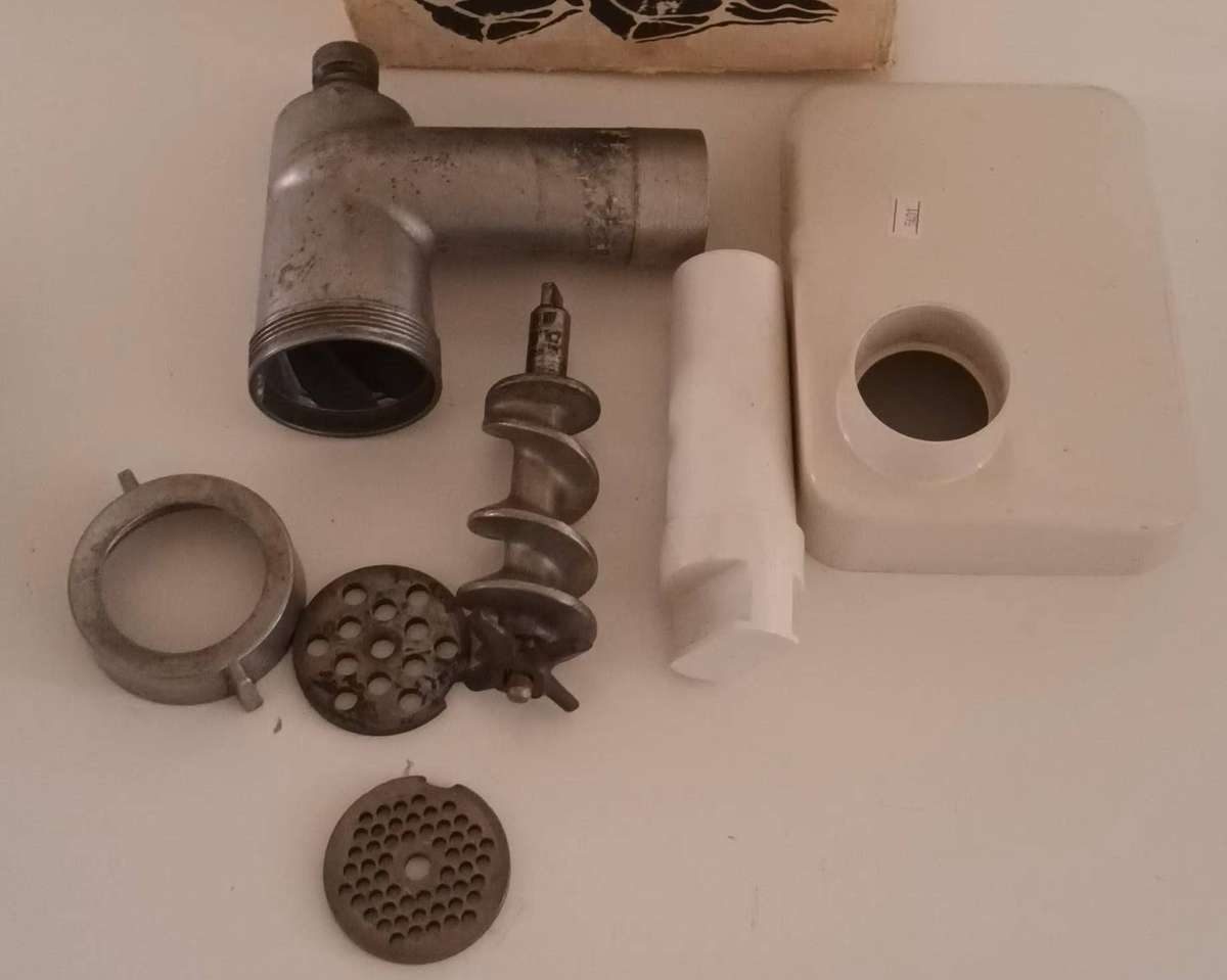 KENWOOD A920 MINCER ATTACHMENT WITH SAUSAGE STUFFER.