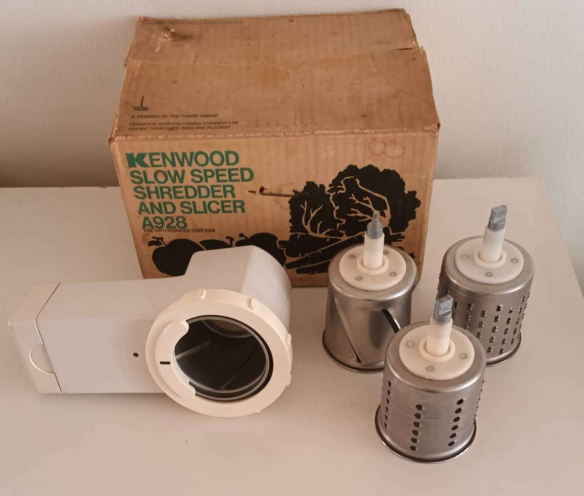 KENWOOD A928 SLOW SPEED SHREDDER & SLICER ATTACHMENT.