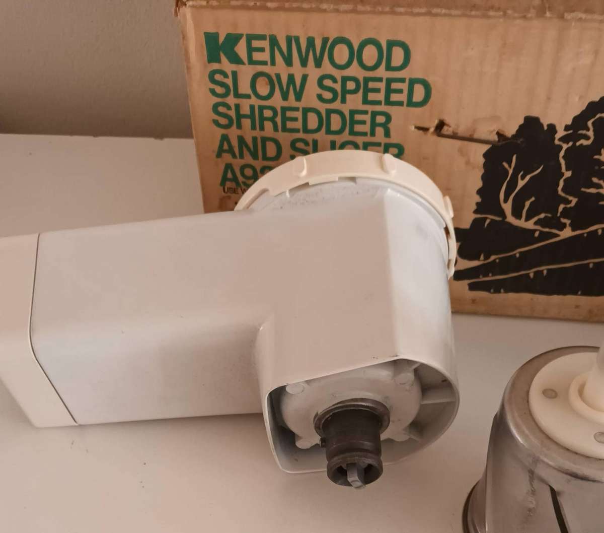 KENWOOD A928 SLOW SPEED SHREDDER & SLICER ATTACHMENT.