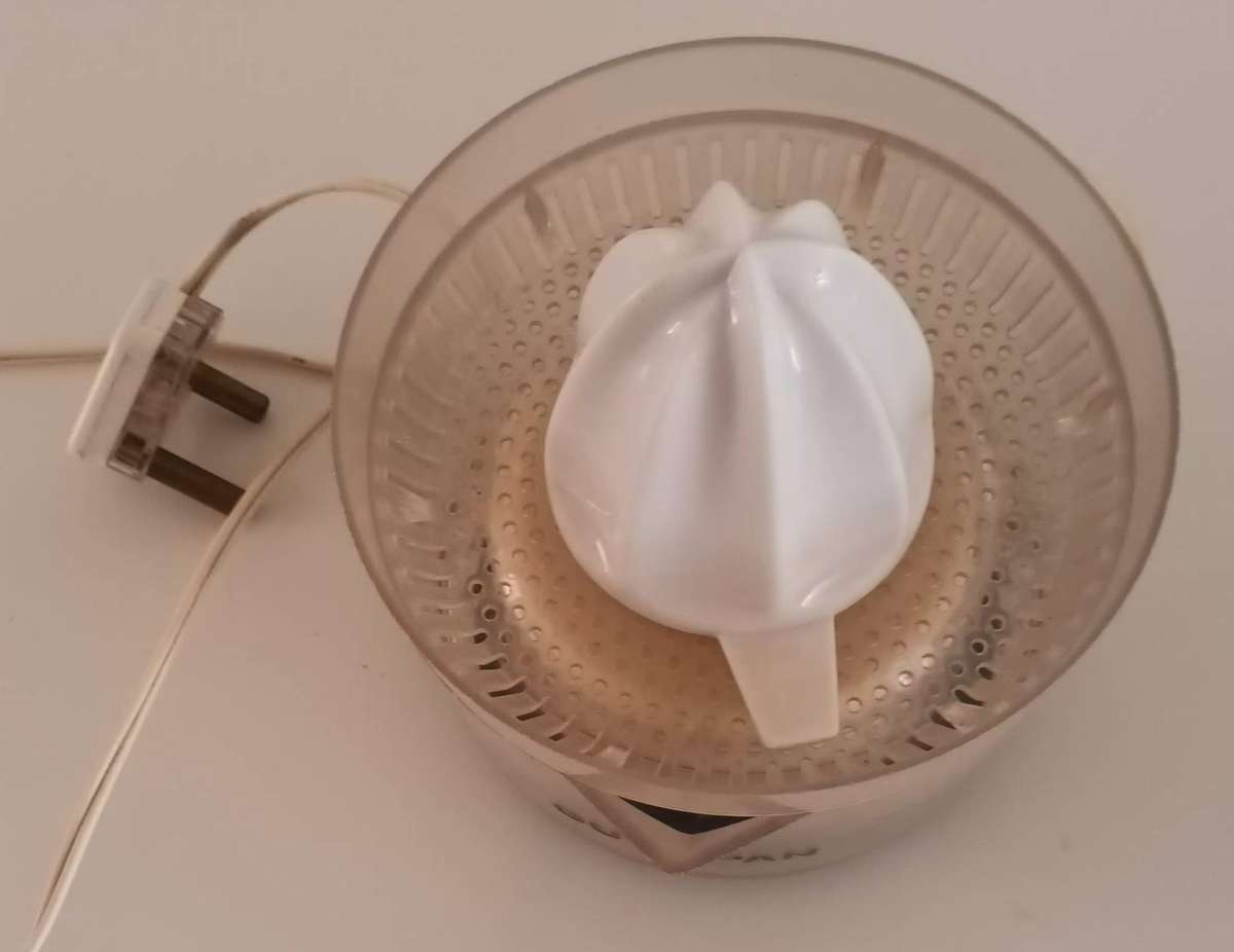 Vintage OUTSPAN Citrus Juicer.