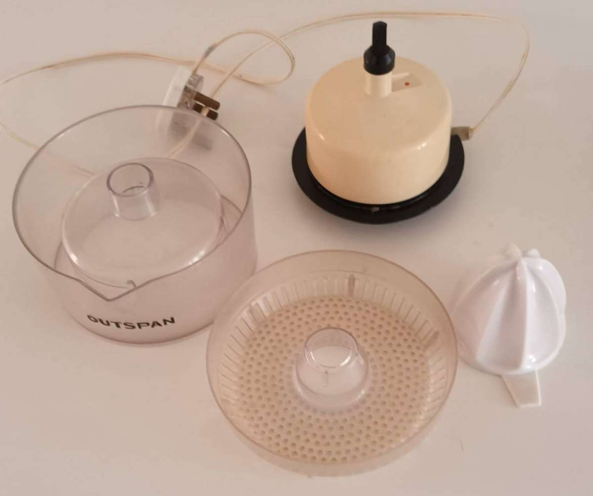 Vintage OUTSPAN Citrus Juicer.