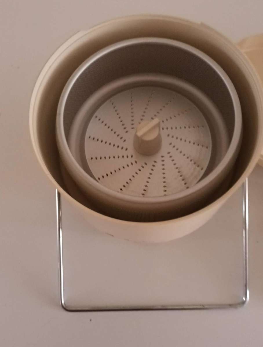 KENWOOD A723 HIGH SPEED JUICE SEPERATOR.