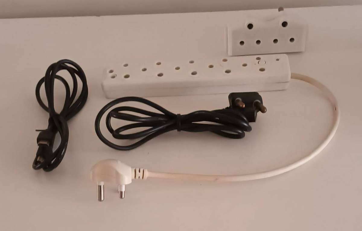 Joblot Plugs & Cables.