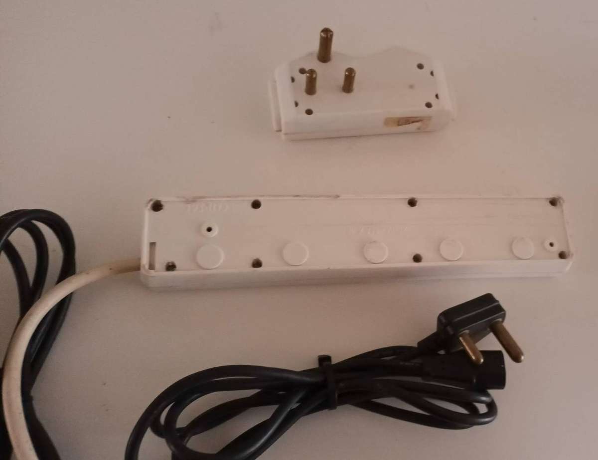 Joblot Plugs & Cables.