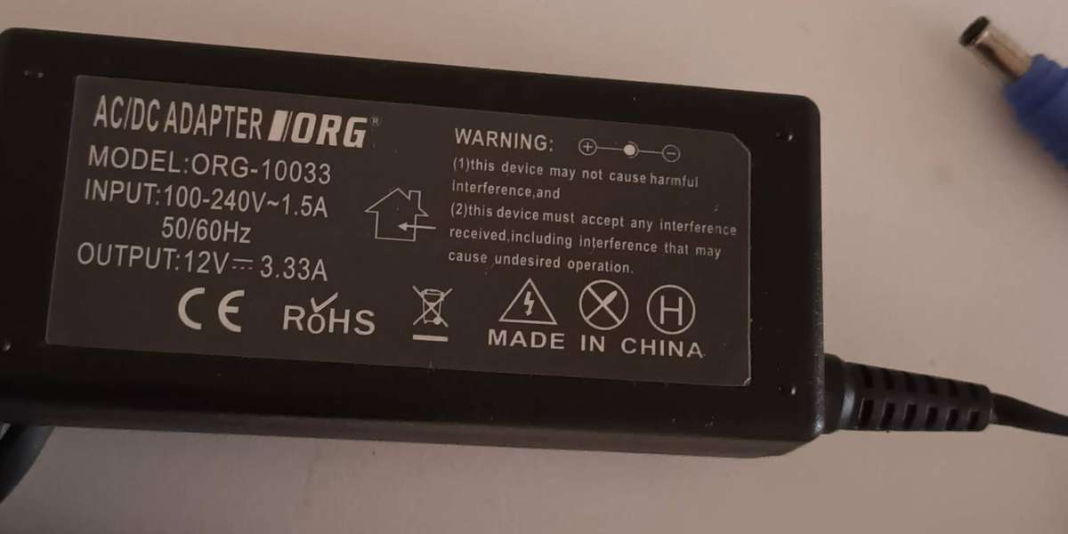 ORG 10033 AC/DC ADAPTER. UNIVERSAL LAPTOP CHARGER.