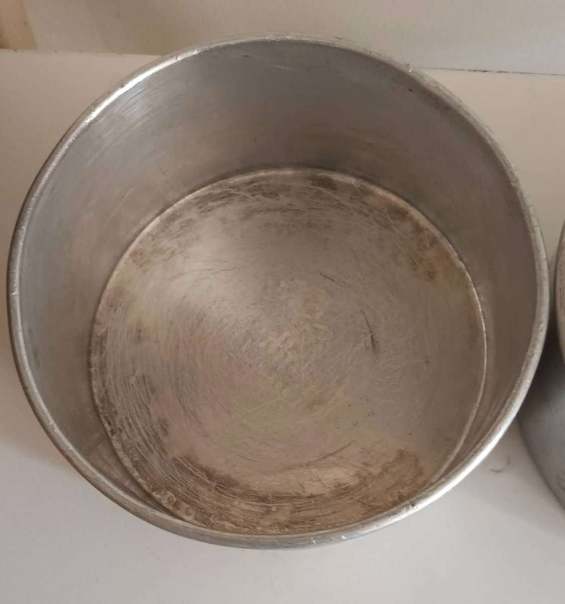 2x Vintage Round Baking Pans.