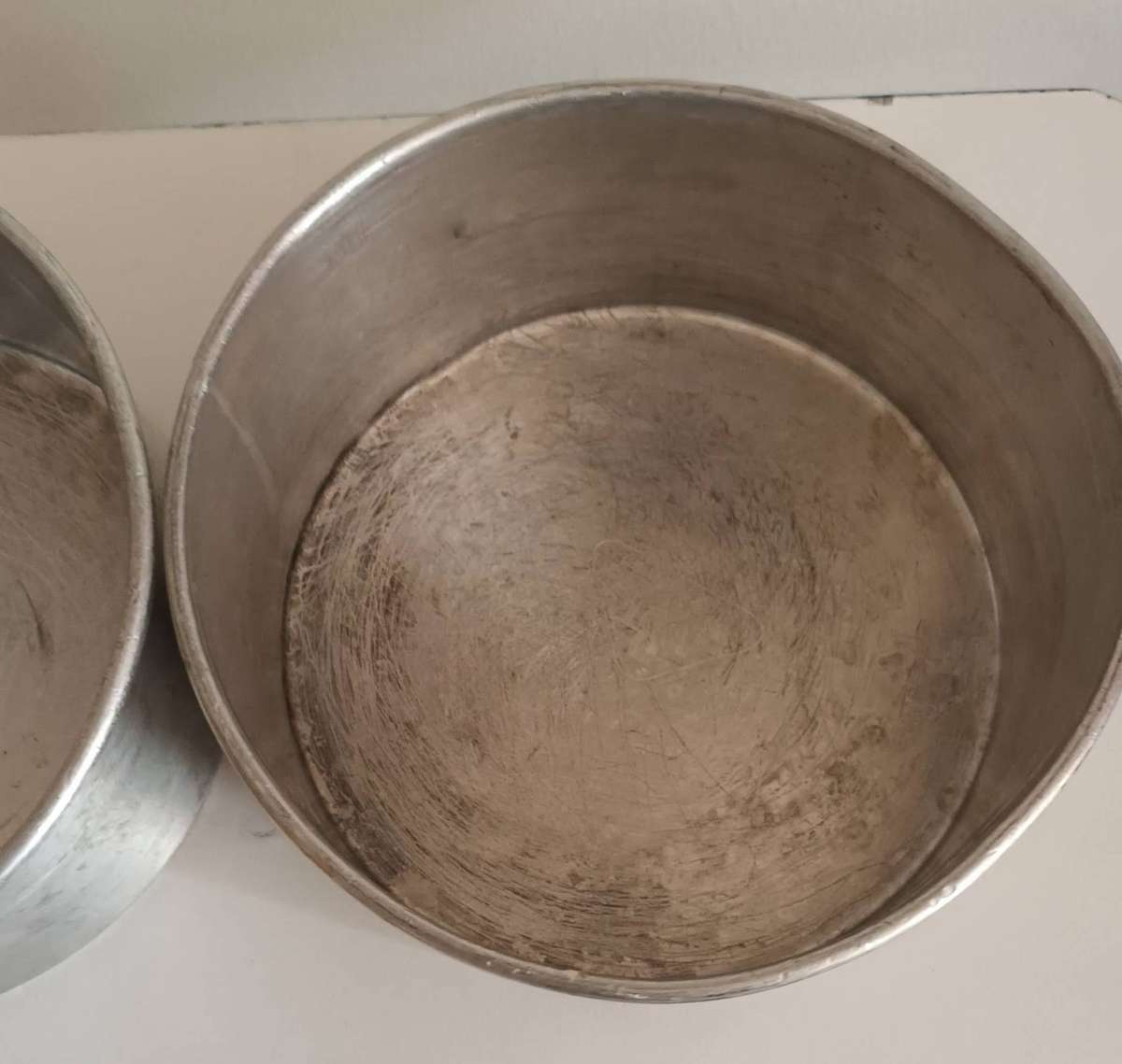 2x Vintage Round Baking Pans.