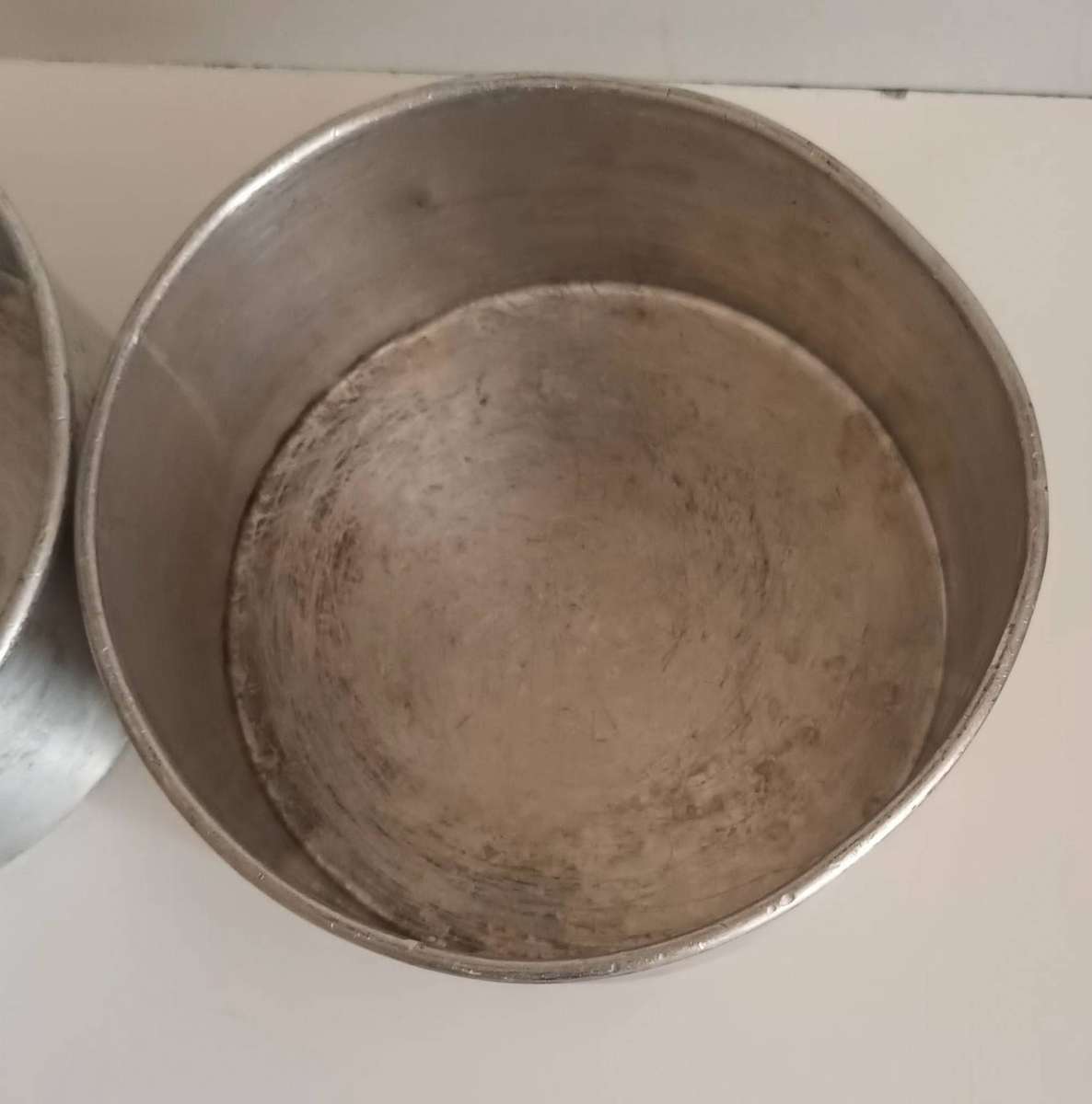 2x Vintage Round Baking Pans.