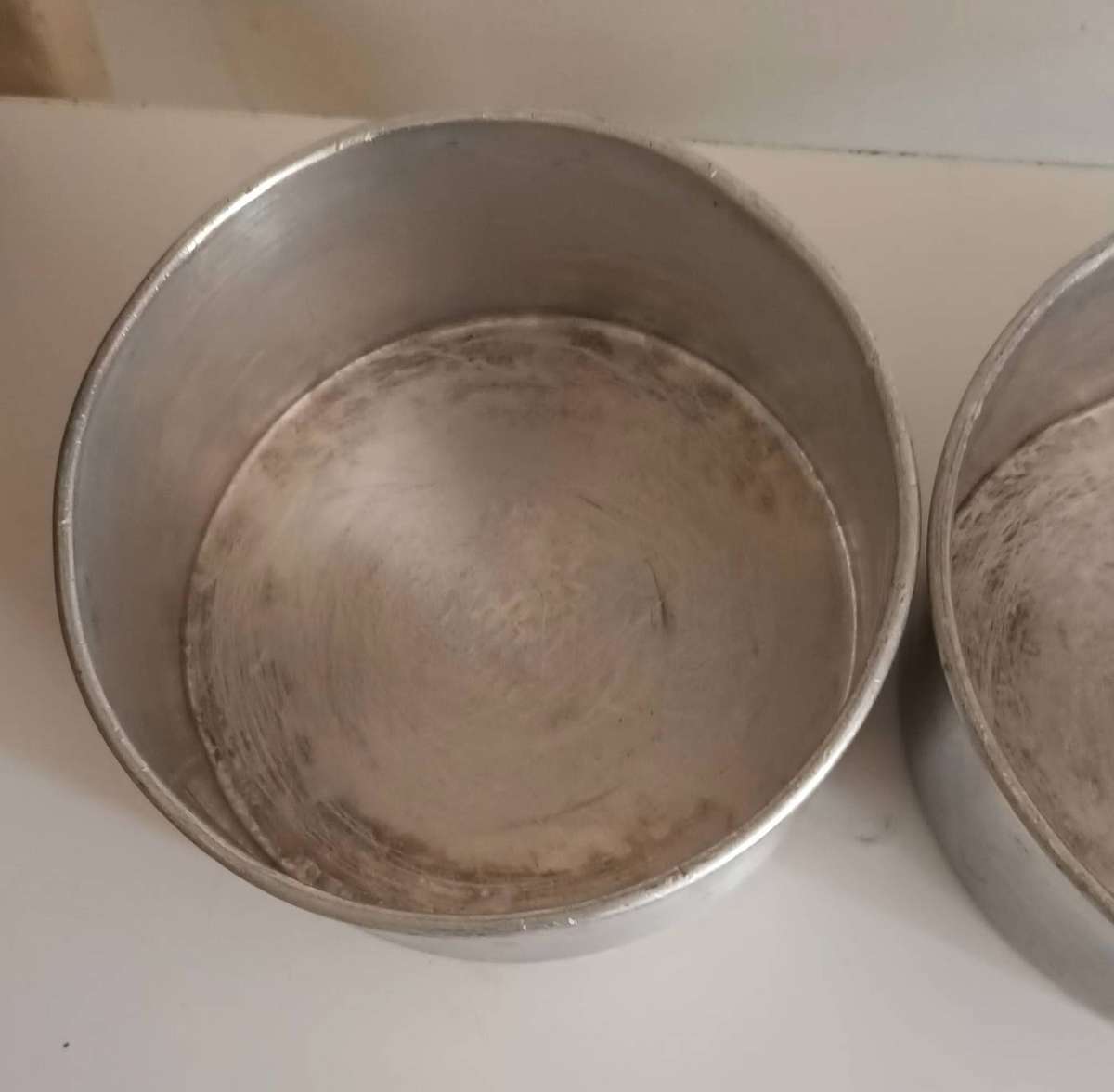 2x Vintage Round Baking Pans.