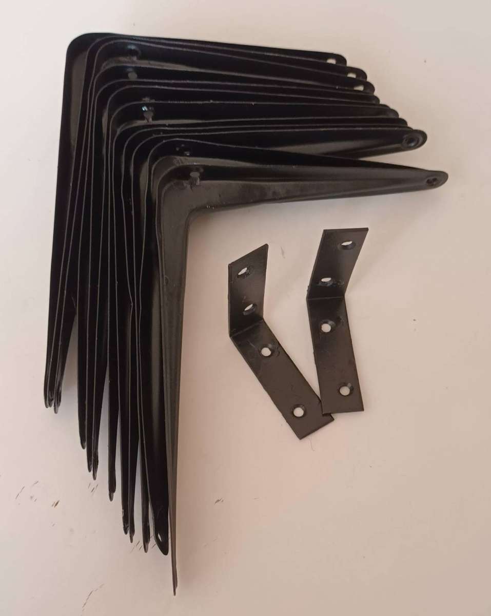 Lot of 14 Brackets
