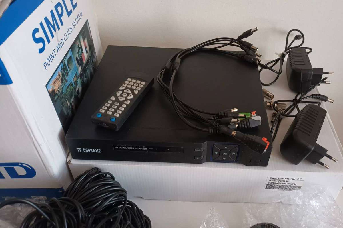 AHD CCTV Direct - 8 channel CCTV camera system. 10 Cameras plus 10x 20m Cables.