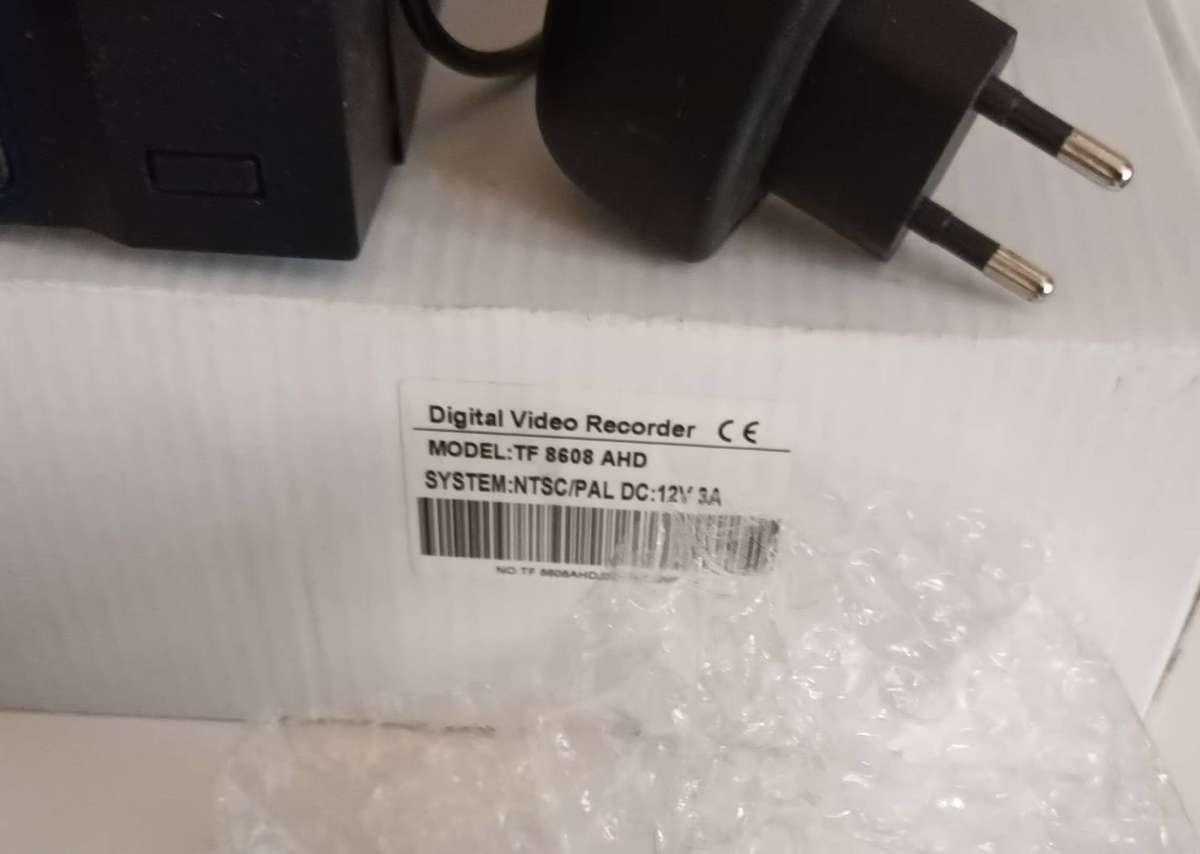 AHD CCTV Direct - 8 channel CCTV camera system. 10 Cameras plus 10x 20m Cables.