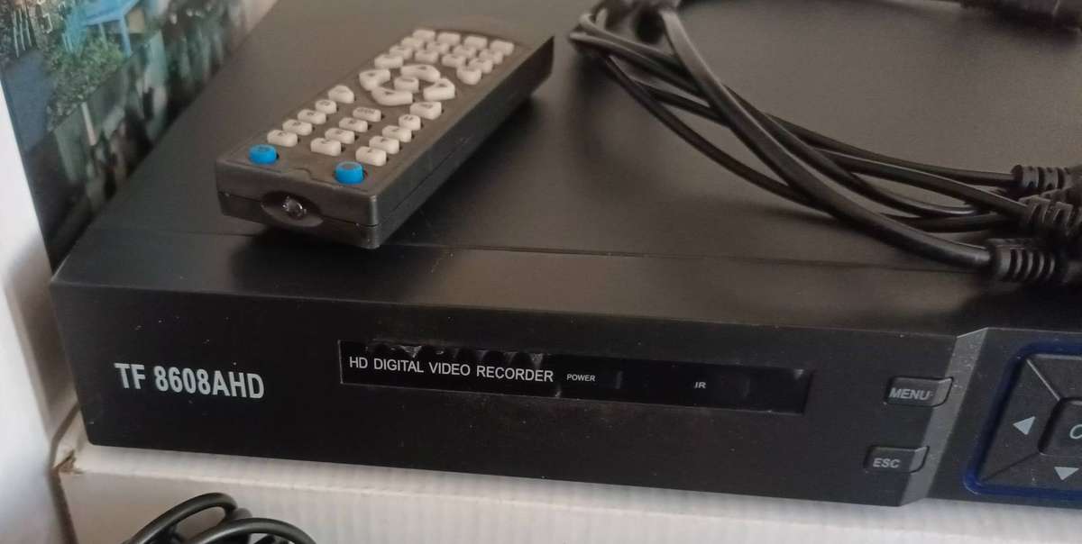 AHD CCTV Direct - 8 channel CCTV camera system. 10 Cameras plus 10x 20m Cables.