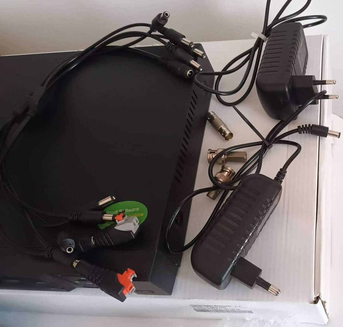 AHD CCTV Direct - 8 channel CCTV camera system. 10 Cameras plus 10x 20m Cables.