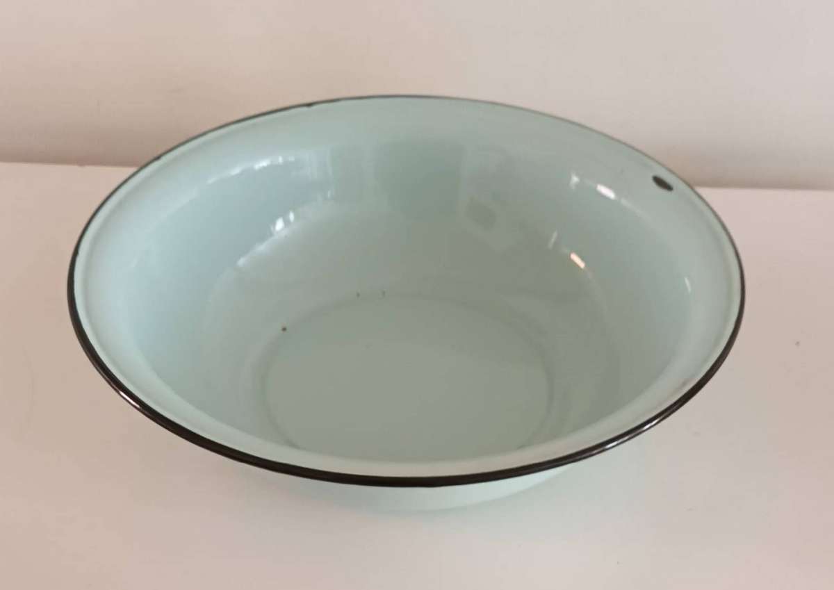 Vintage Enamel Basin/Bowl.