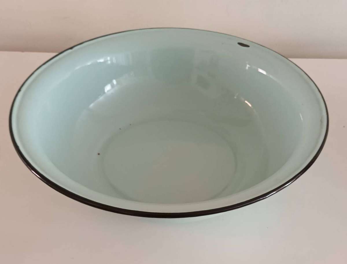 Vintage Enamel Basin/Bowl.