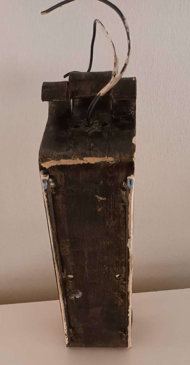 Wall Lamp. Length 31cm. Width 8cm.