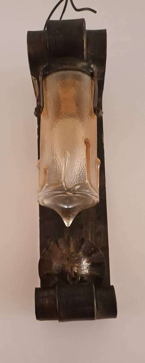 Wall Lamp. Length 31cm. Width 8cm.