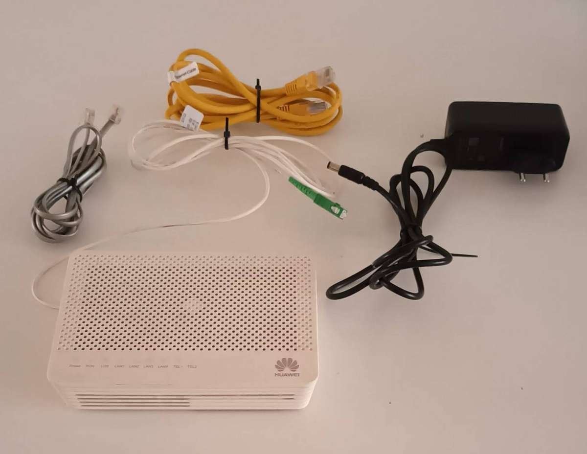 Huawei EchoLife HG8240H5 GPON Router Terminal.