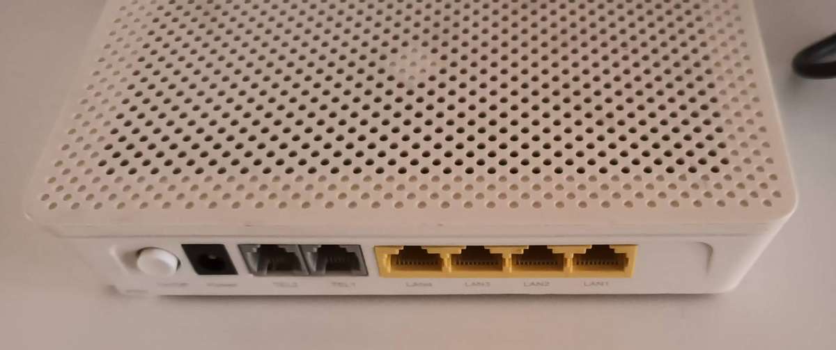 Huawei EchoLife HG8240H5 GPON Router Terminal.