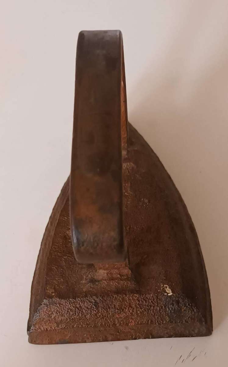 Vintage Heavy Stove Top Iron.