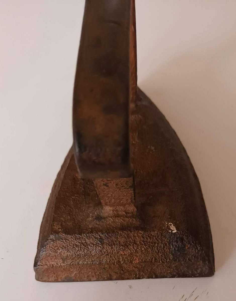 Vintage Heavy Stove Top Iron.