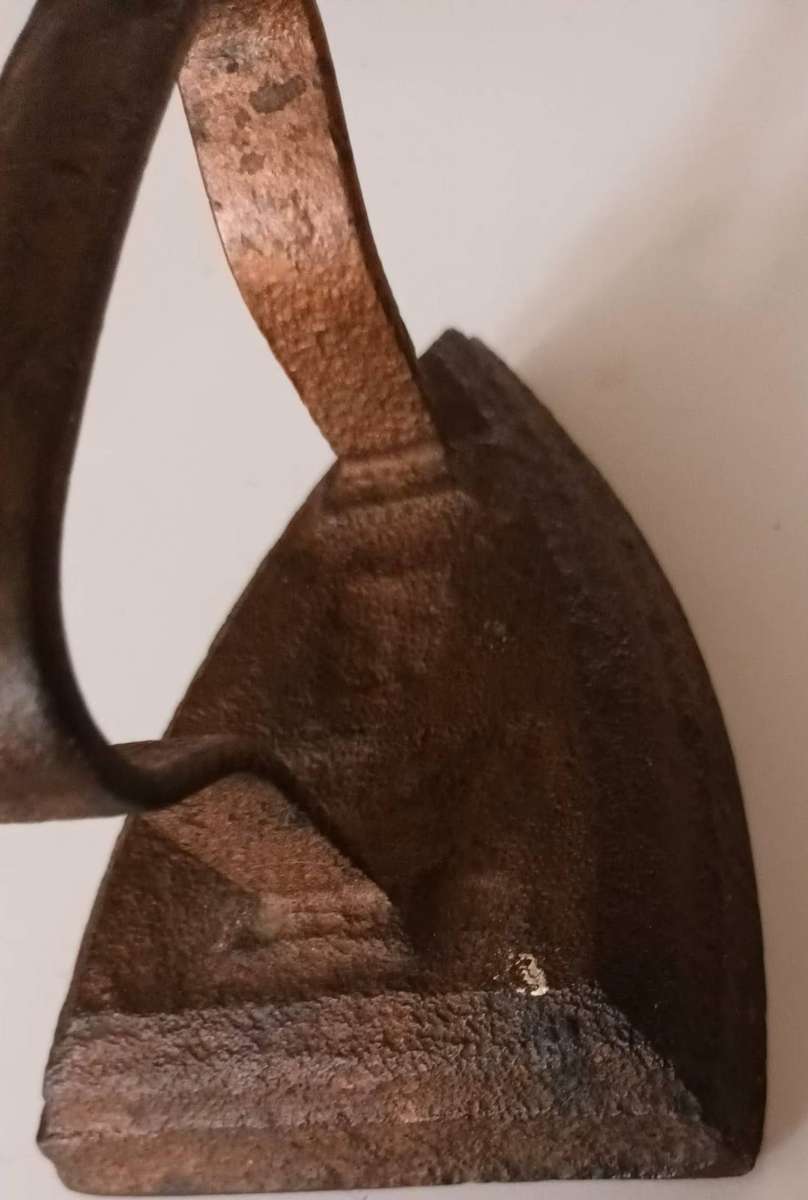 Vintage Heavy Stove Top Iron.